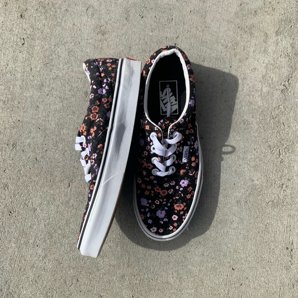 women’s vans 7.5 Era  Shoes Floral Covered Ditsy-True White